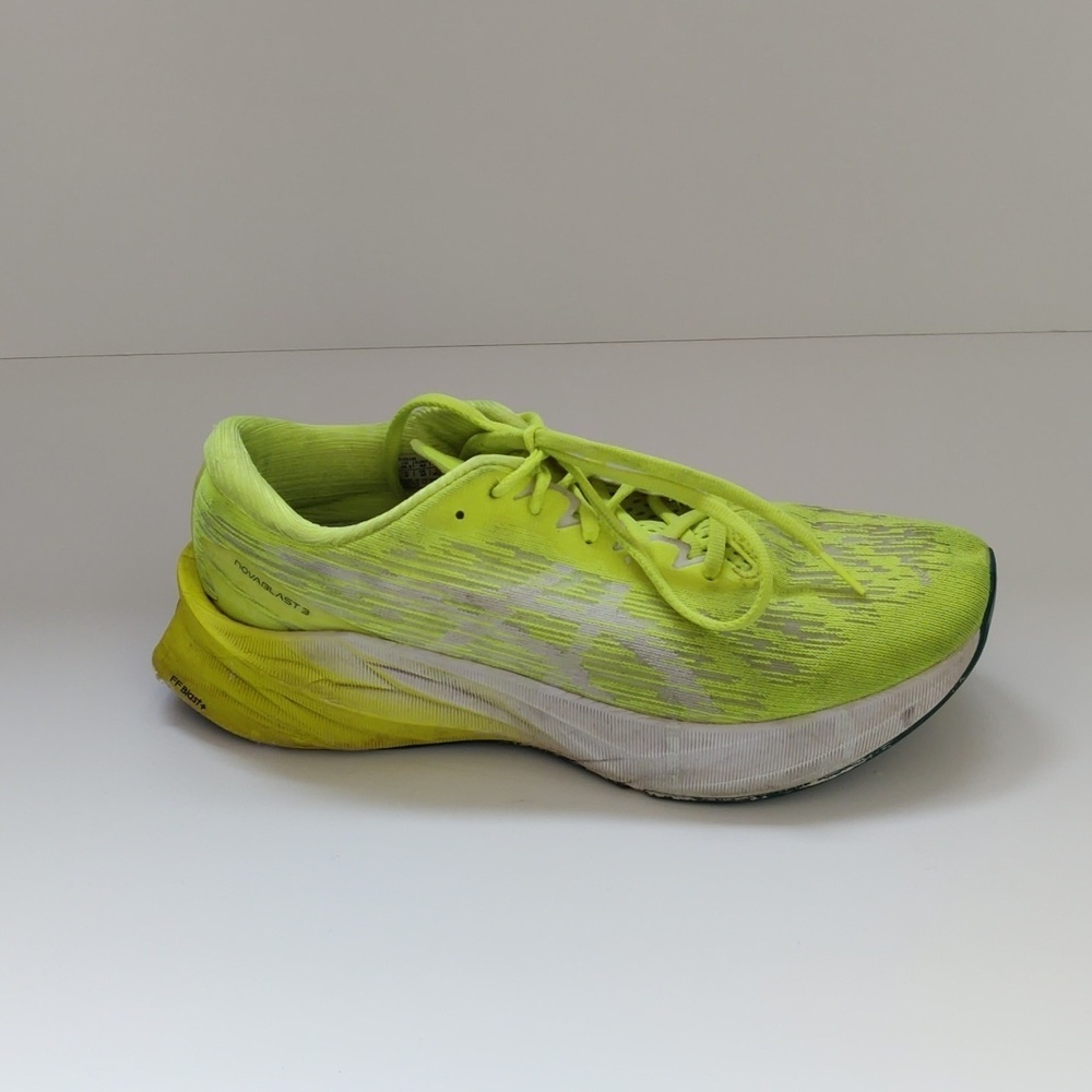 Women's ASICS Novablast 3 Running Training Shoes Neon Yellow/White - Size US 10